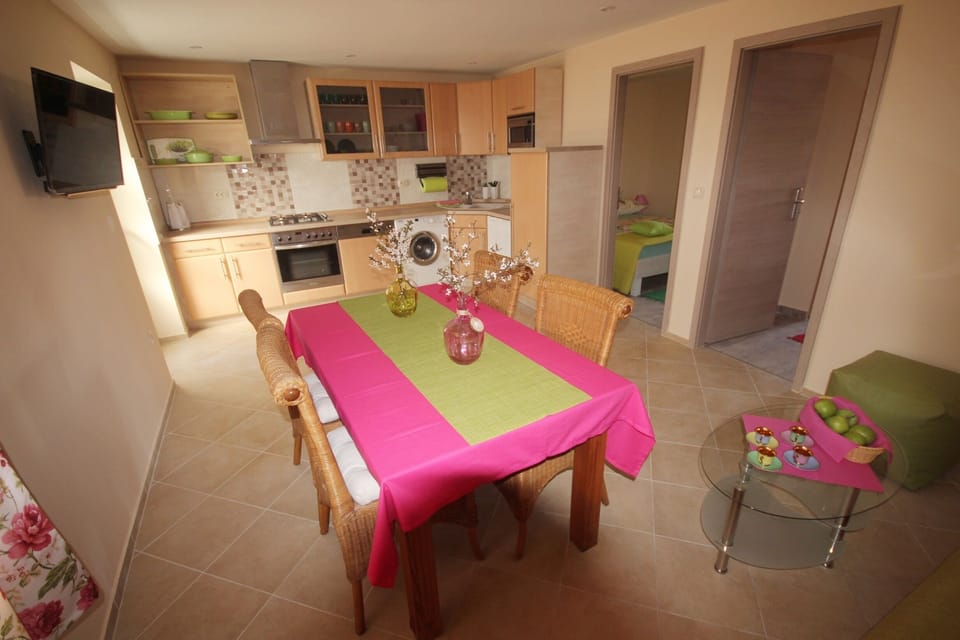 Apartment, 2 Bedrooms, Terrace | Interior