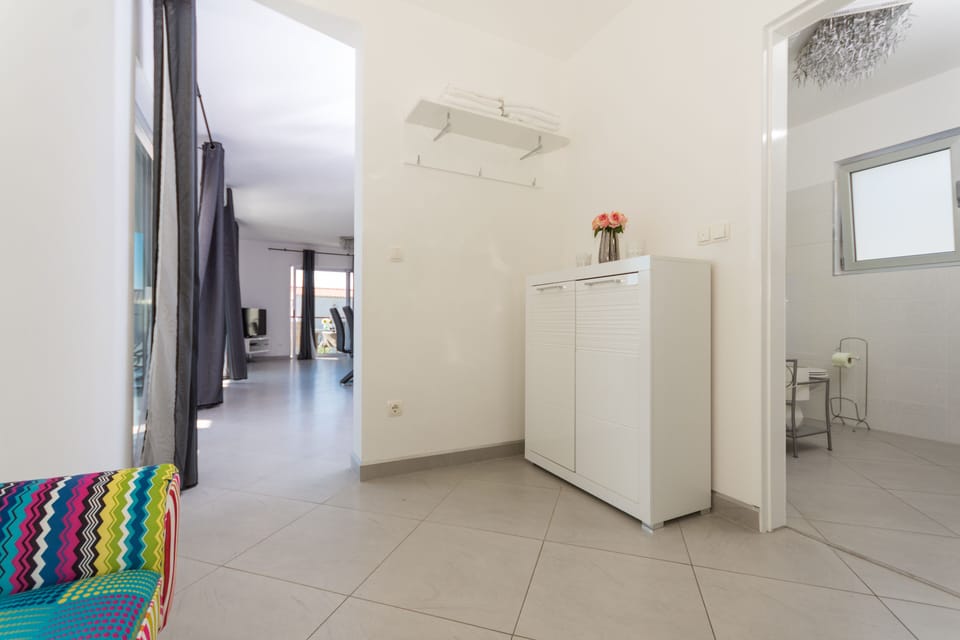 Apartment, 2 Bedrooms, Smoking, Balcony | Interior