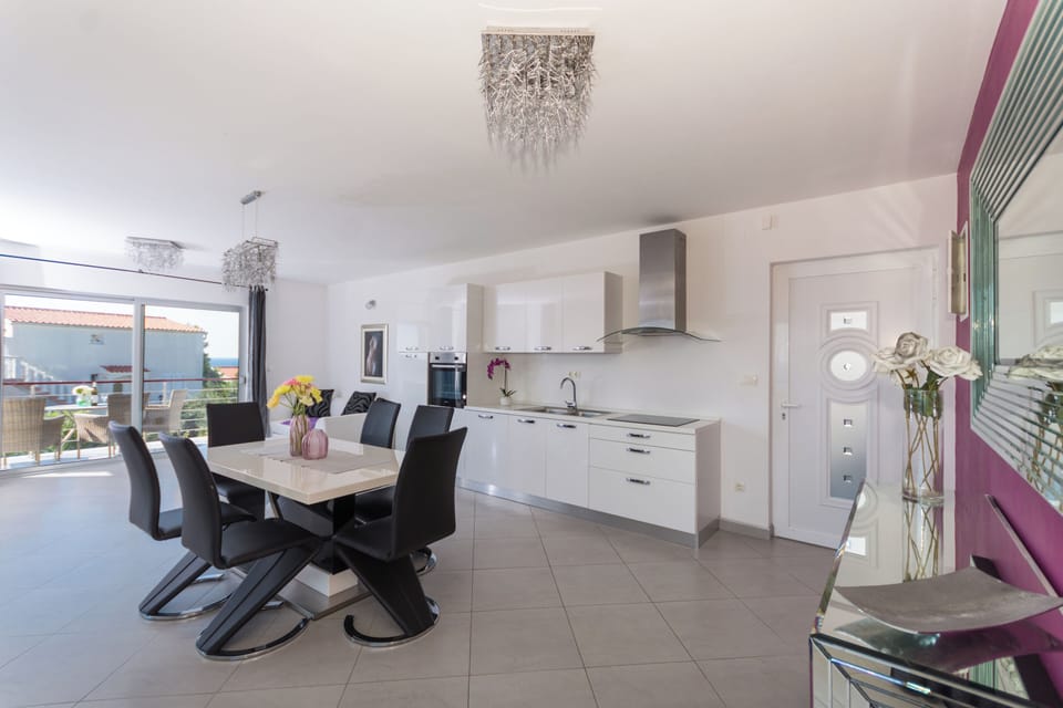 Apartment, 2 Bedrooms, Smoking, Balcony | Dining