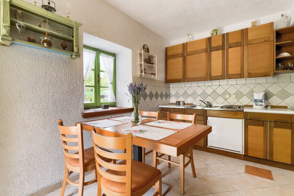 House, 1 Bedroom, Balcony, Garden View | Private kitchen