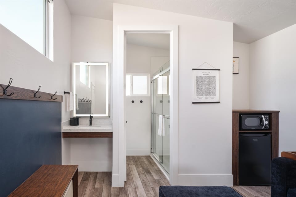 SHOOTING STAR | Bathroom | Shower, hair dryer, towels