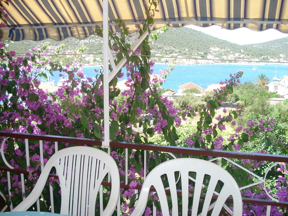 Apartment, 2 Bedrooms, Smoking, Balcony | Property grounds