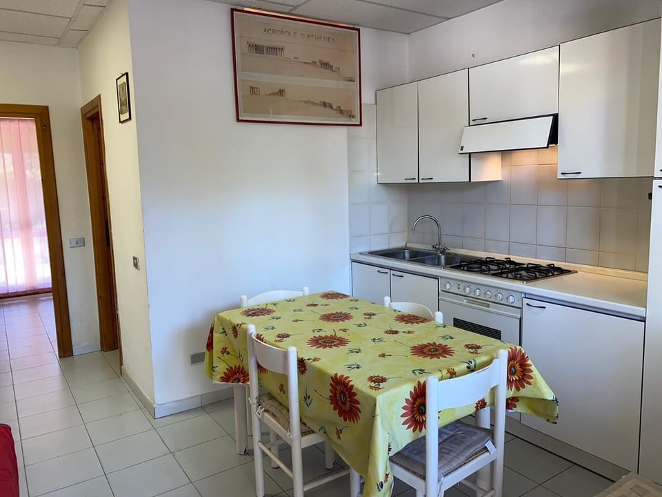 Apartment, 1 Bedroom | Private kitchen | Full-size fridge, oven, cookware/dishes/utensils, freezer