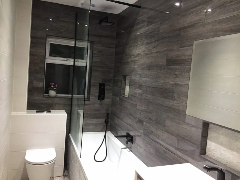 Room, 1 Bedroom | Bathroom amenities | Towels, soap, shampoo