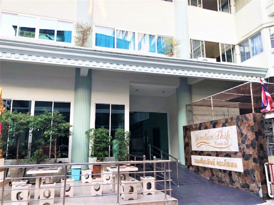 Condo, 1 Bedroom, Smoking | Property entrance