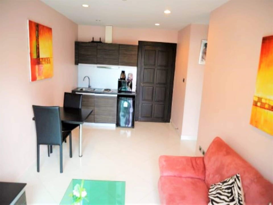 Condo, 1 Bedroom, Smoking, Balcony | Dining