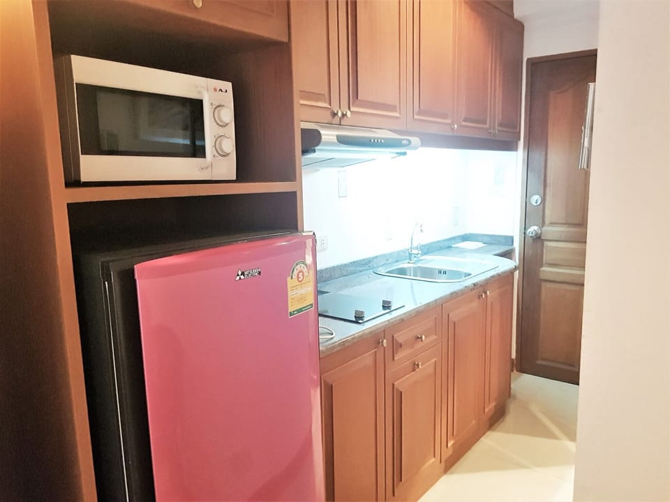 Condo, 1 Bedroom, Smoking, Balcony | Interior