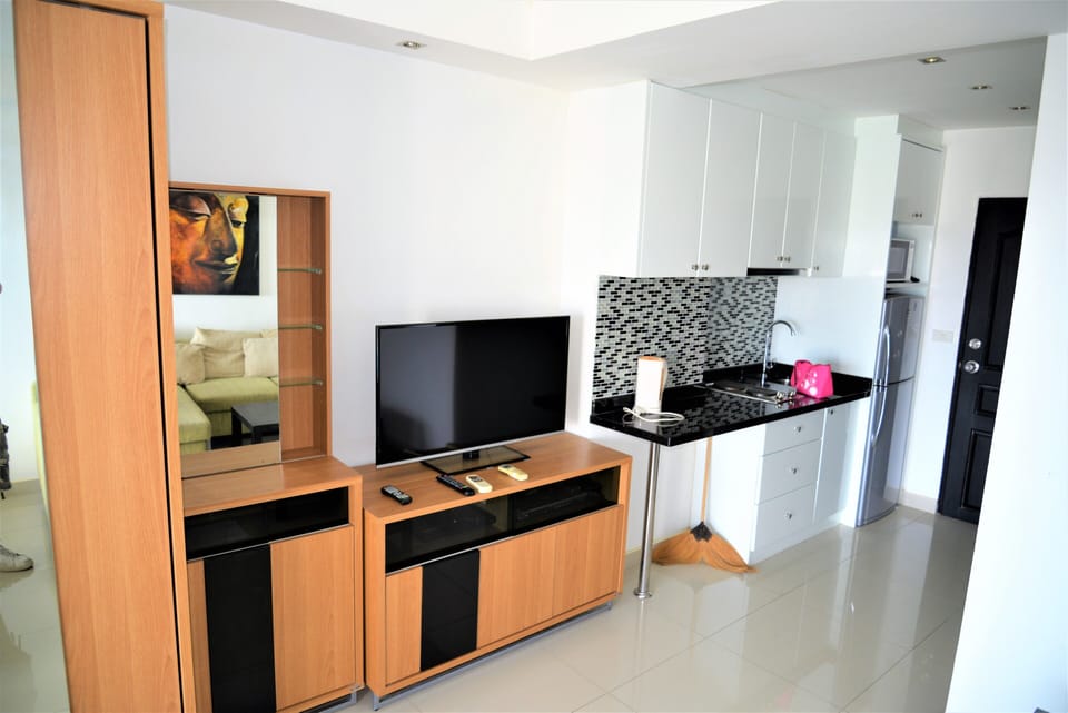 Condo, 1 Bedroom, Smoking, Balcony | Interior