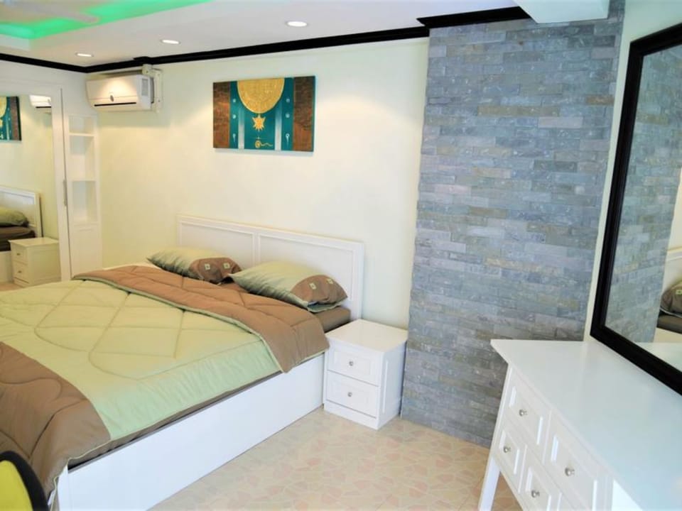Apartment, 1 Bedroom, Smoking, Balcony | 1 bedroom, internet