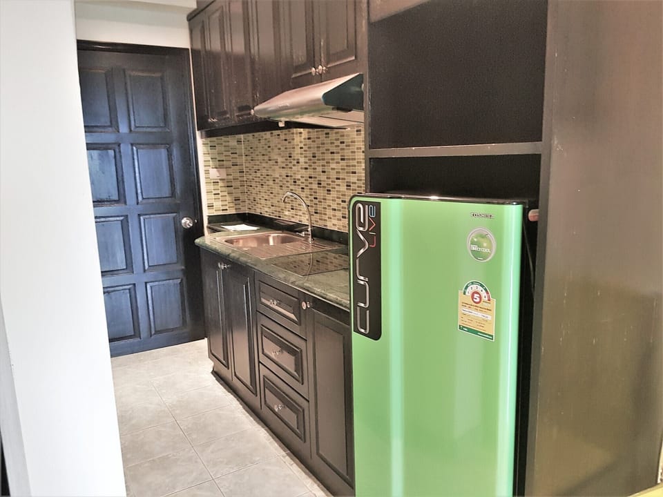 Apartment, 1 Bedroom, Smoking, Balcony | Private kitchen
