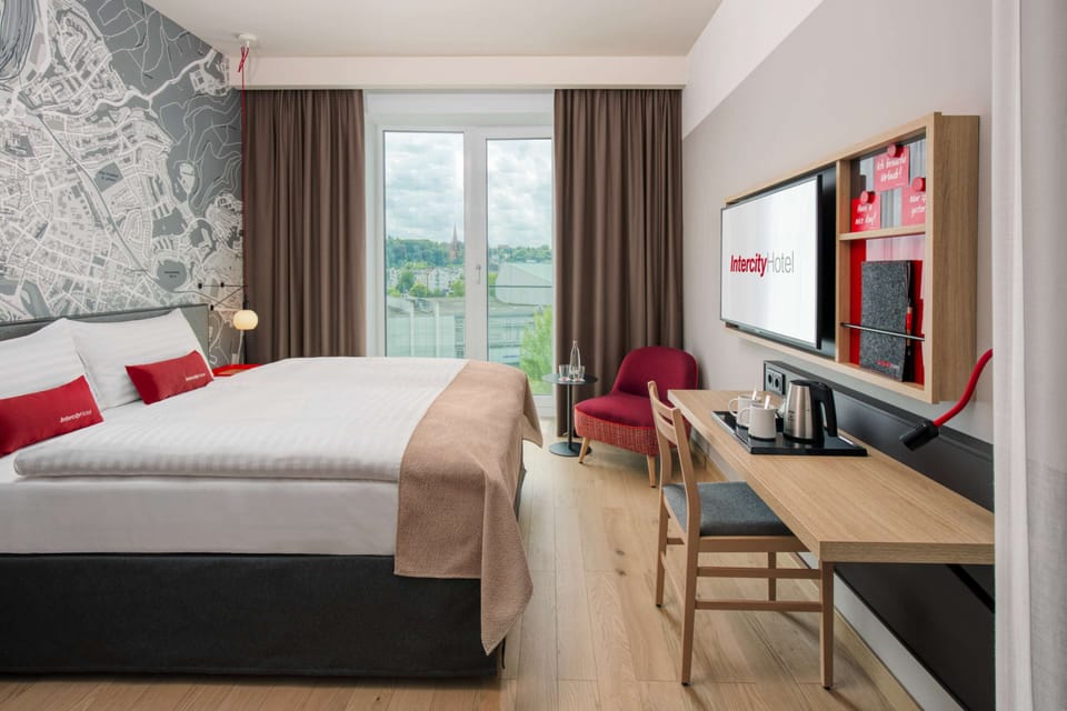 Hypo-allergenic bedding, in-room safe, desk, laptop workspace