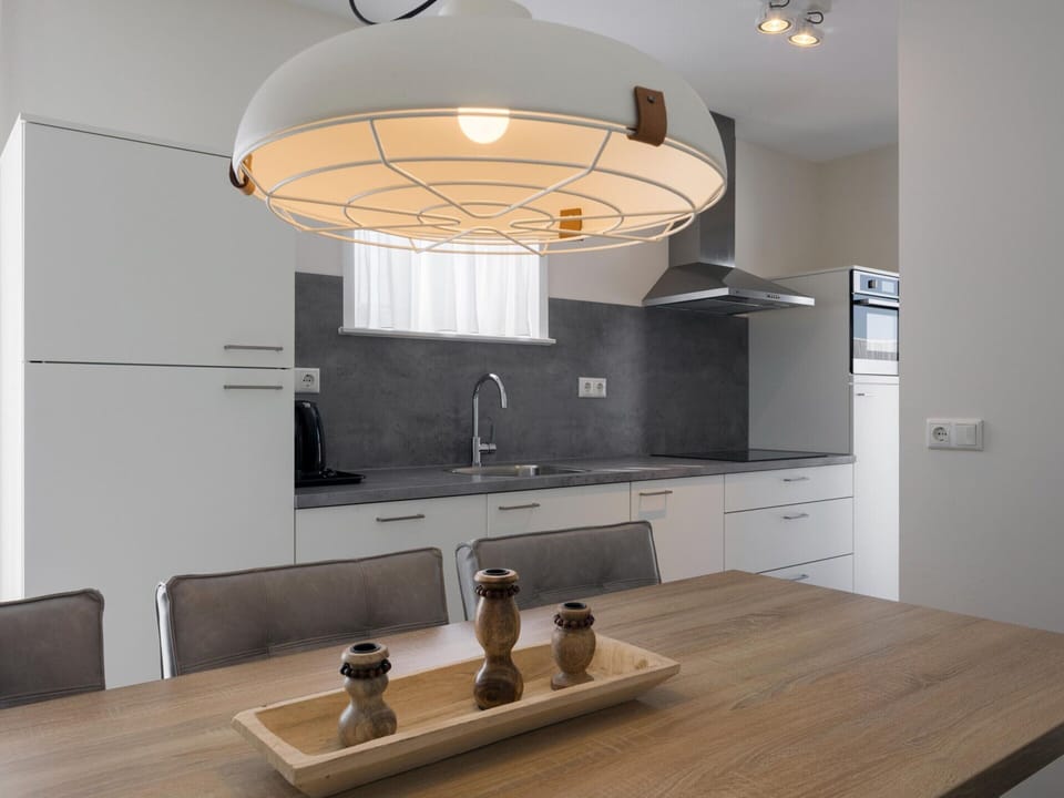 Bungalow | Dining
