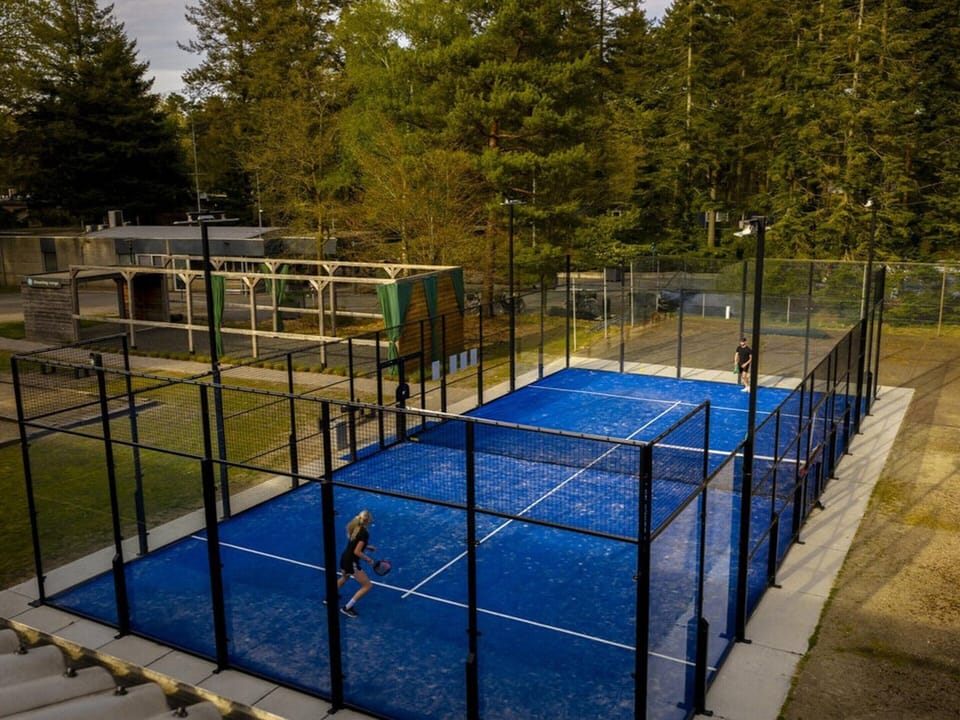 Bungalow | Sport court