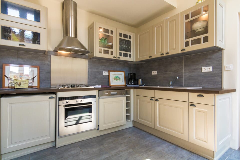Cottage | Private kitchen | Highchair