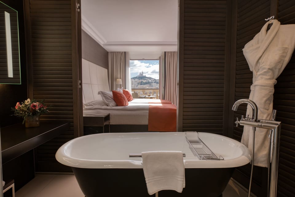 Classic Room, 2 Twin Beds, Terrace, Harbor View | Premium bedding, down comforters, pillowtop beds, minibar