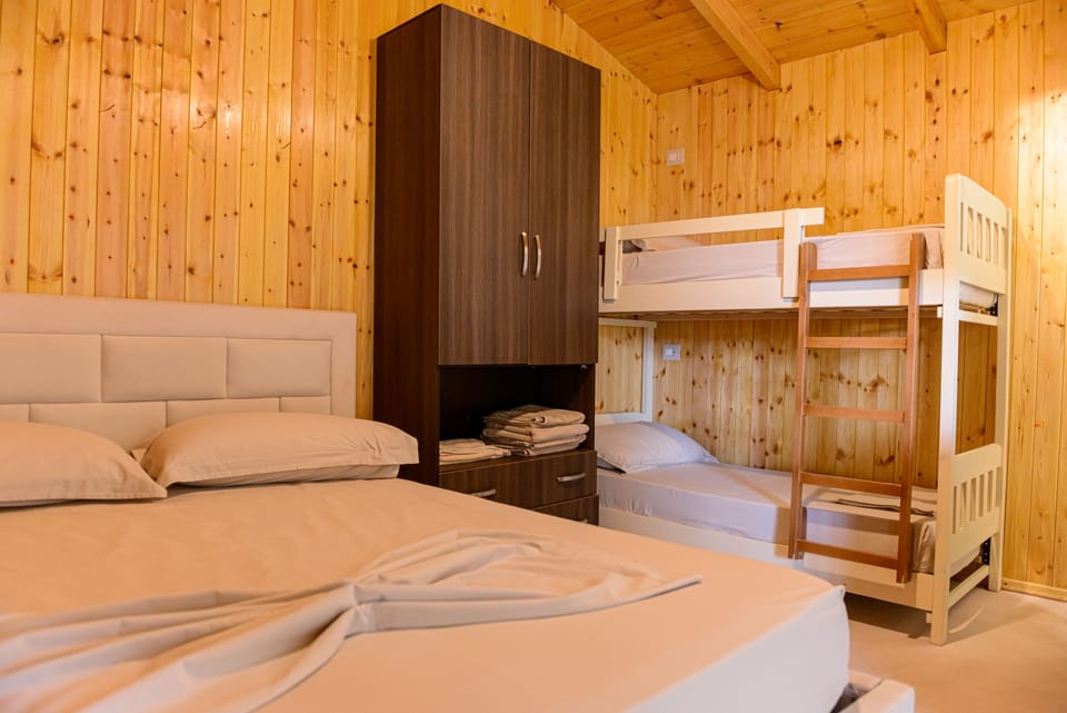 Comfort Quadruple Room | Desk, free WiFi