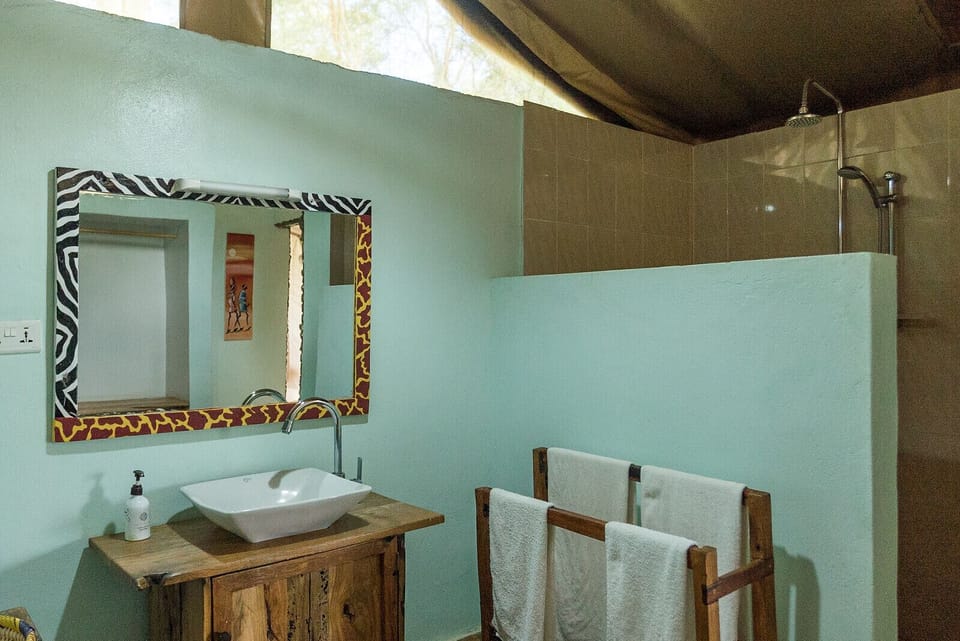Comfort Tent, Garden View | Bathroom | Shower, free toiletries, towels, soap