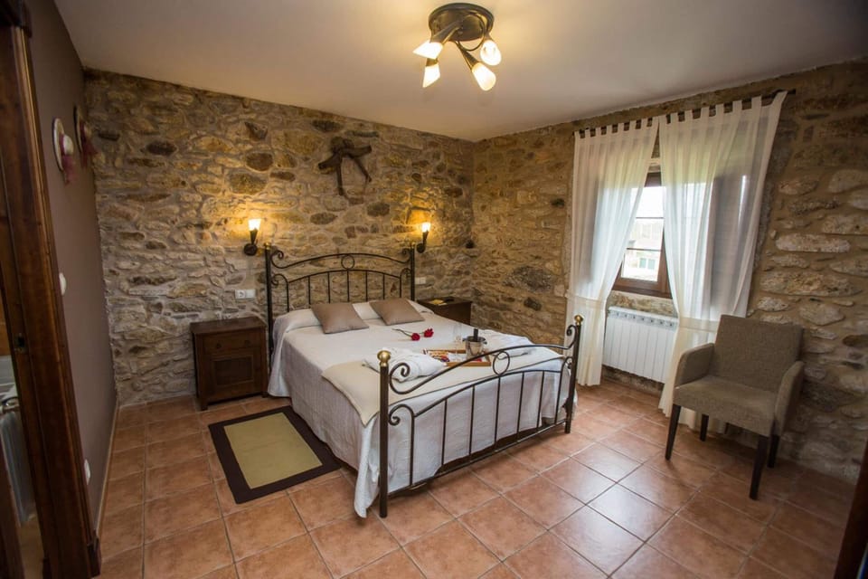 Desk, cribs/infant beds, free WiFi, bed sheets