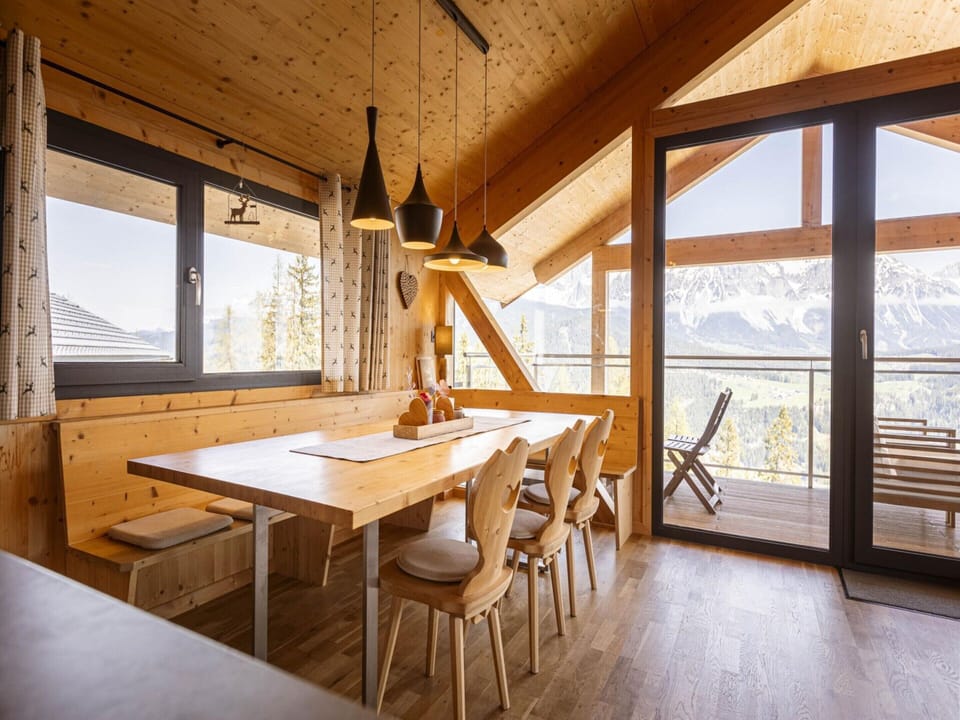 Chalet | Dining