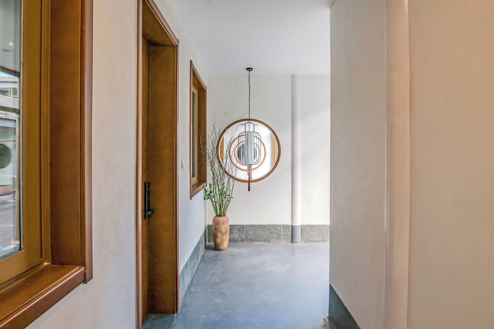 Deluxe Family Room  | Courtyard view