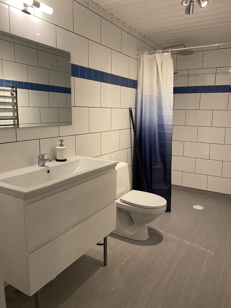 Double Room, Ensuite | Bathroom | Shower, hair dryer, towels