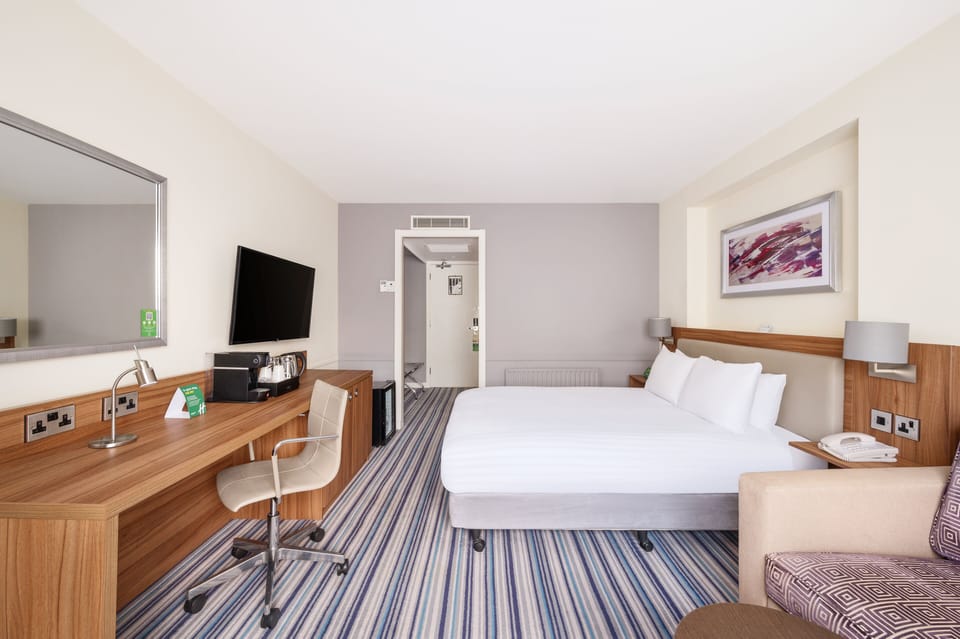 Desk, free cribs/infant beds, free WiFi, bed sheets