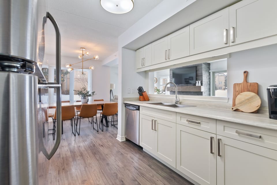 118 Mountain Walk - No Pets Allowed | Private kitchen | Coffee/tea maker, full-size fridge, microwave, oven