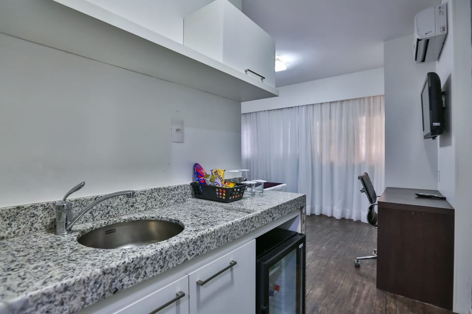 Deluxe Double Room Single Use | In-room safe, blackout drapes, free WiFi, bed sheets