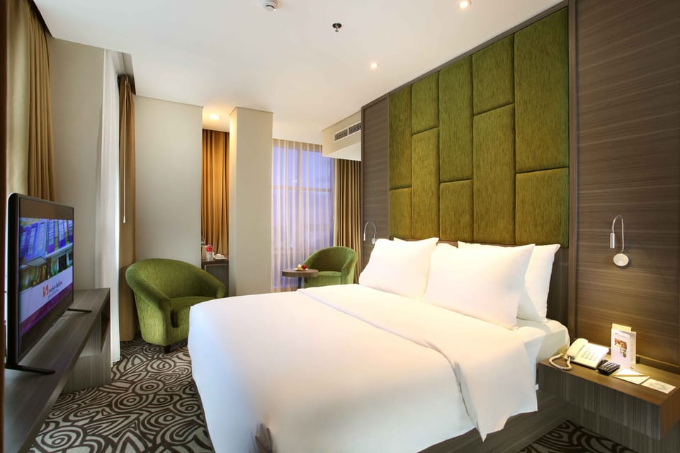 Premium bedding, minibar, in-room safe, desk
