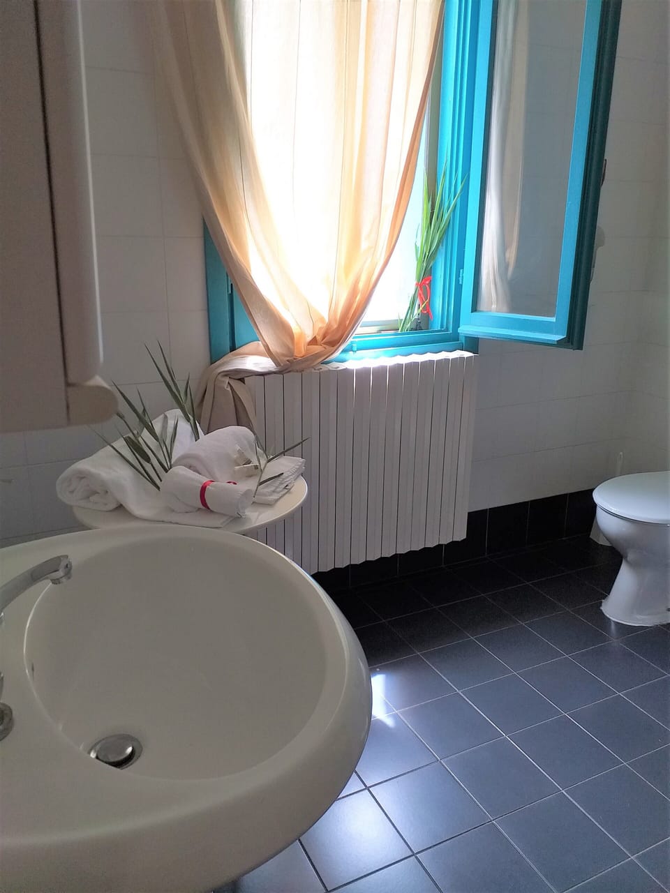 Family Quadruple Room, Park View | Bathroom | Shower, designer toiletries, hair dryer, bidet
