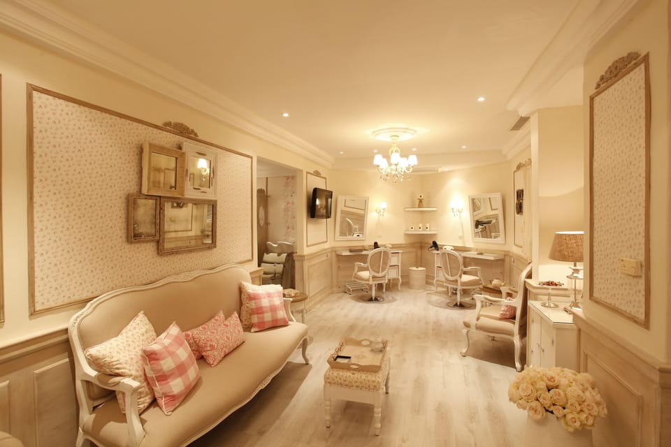 Sauna, steam room, body treatments, body wraps, body scrubs, facials