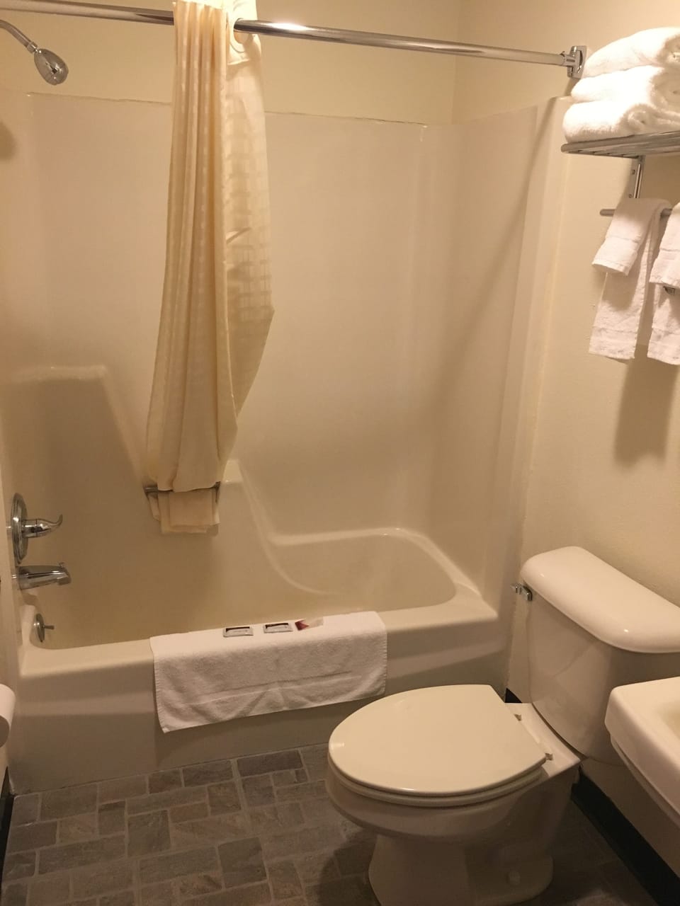 Combined shower/tub, free toiletries, hair dryer (on request), towels