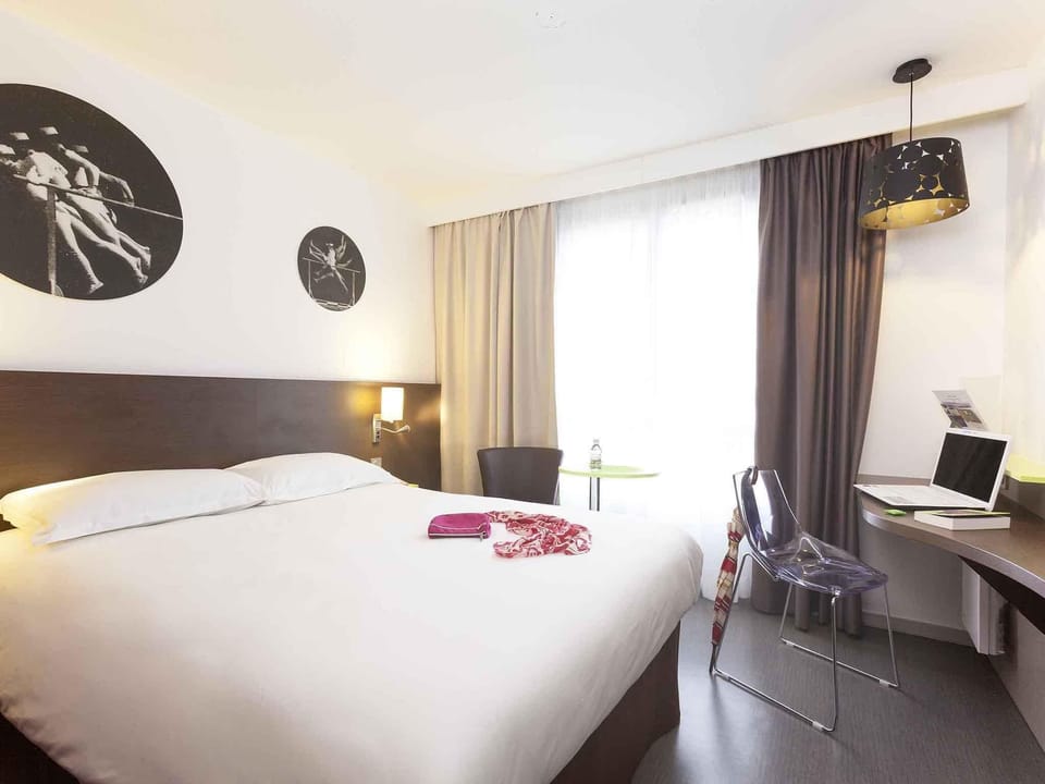 Standard Double Room, 1 Double Bed | In-room safe, individually decorated, individually furnished, desk