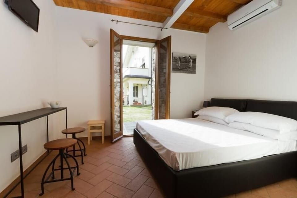 Basic Double Room | Down comforters, minibar, individually decorated, individually furnished
