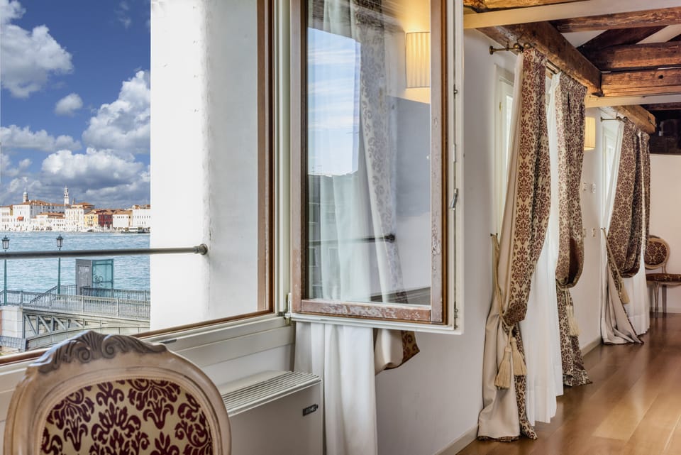 Superior Apartment, Canal View | View from room