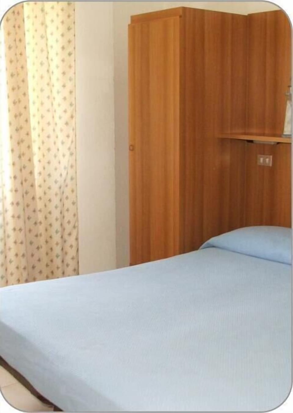 Individually furnished, desk, free cribs/infant beds, free WiFi