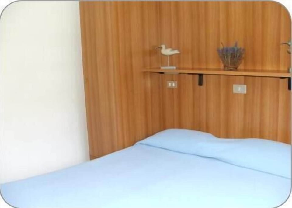 Individually furnished, desk, free cribs/infant beds, free WiFi