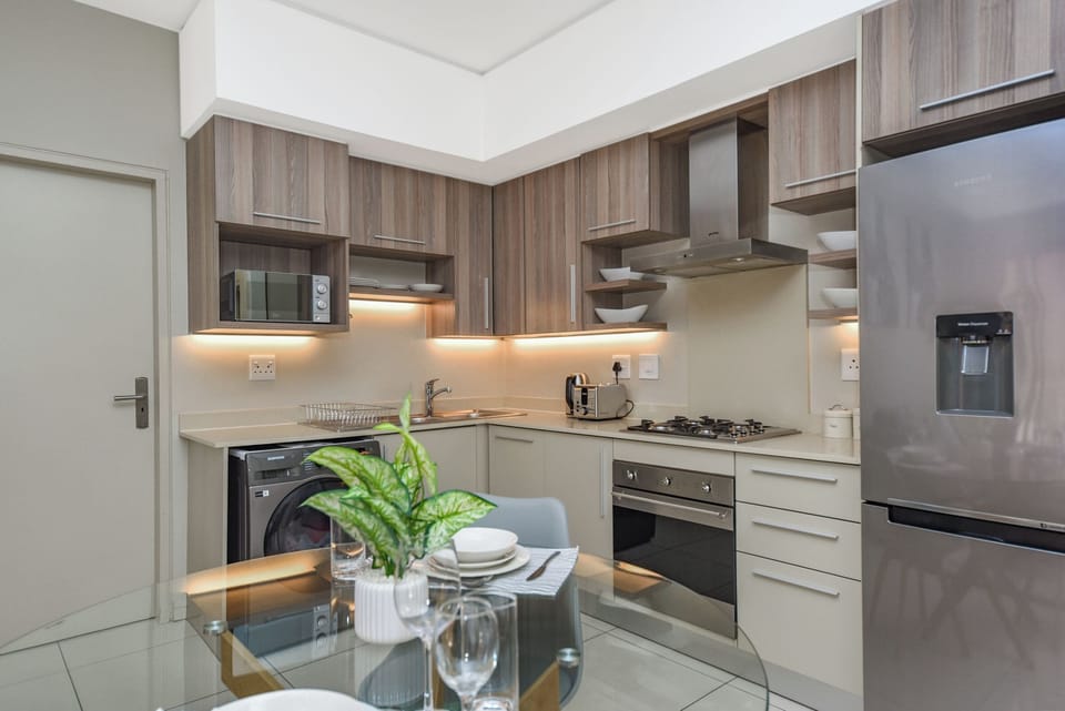 Deluxe Apartment, 2 Queen Beds | Private kitchen | Full-size fridge