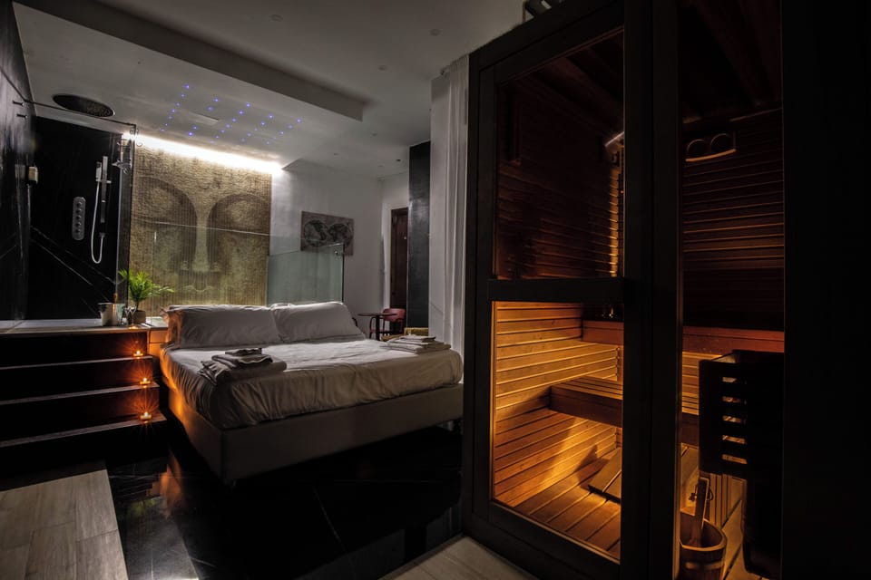 Design Suite | Minibar, in-room safe, desk, soundproofing