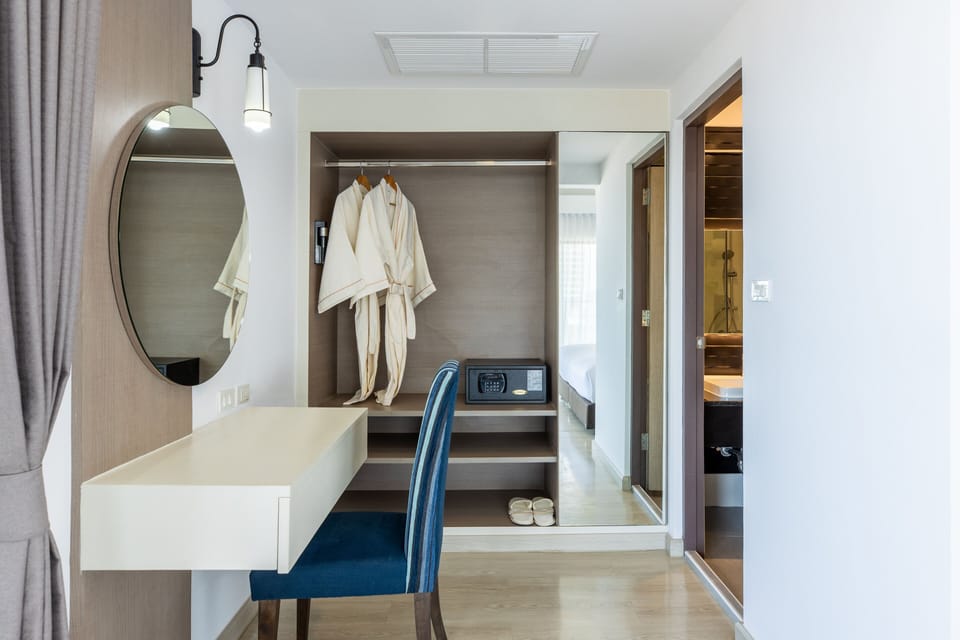 Suite, 1 King Bed (Ocean) | Minibar, in-room safe, individually furnished, desk