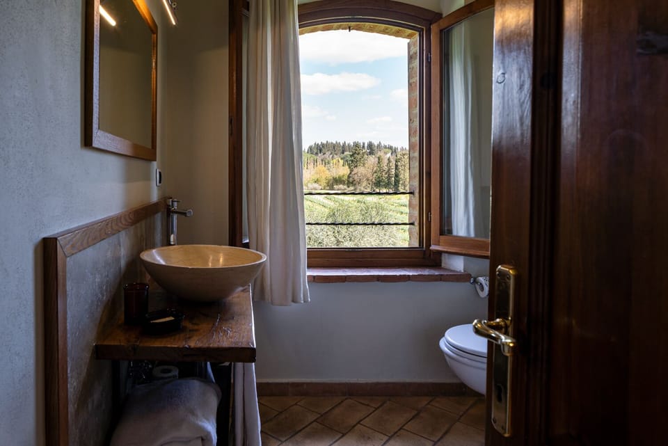 Superior Double Room | Bathroom | Free toiletries, hair dryer, bidet, towels