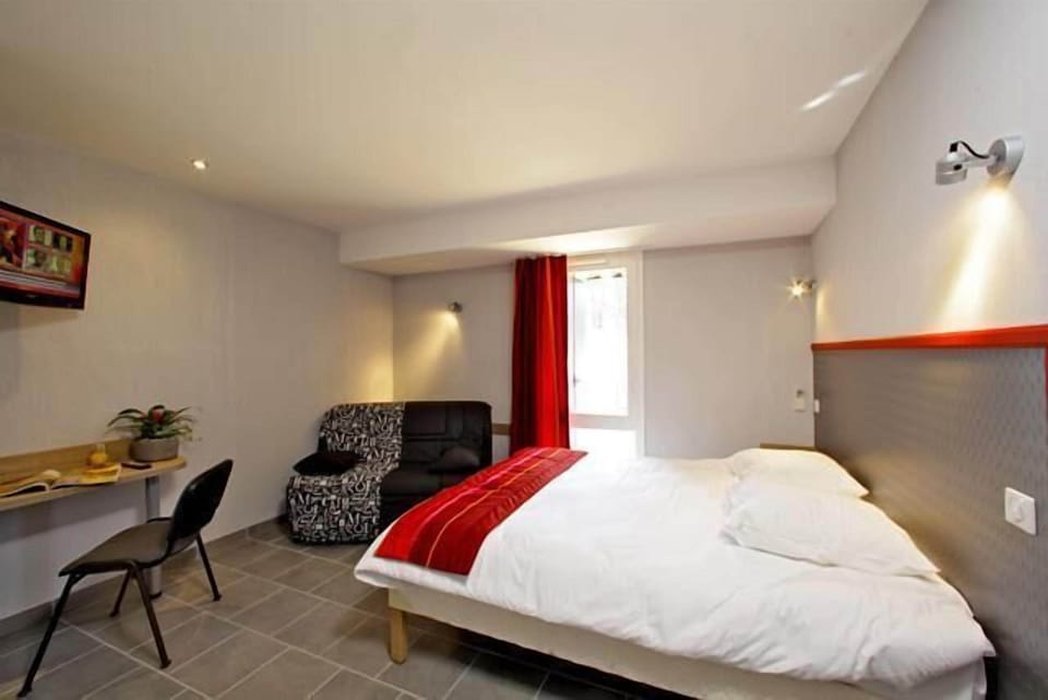 Family Room, Private Bathroom | Premium bedding, blackout drapes, soundproofing, iron/ironing board