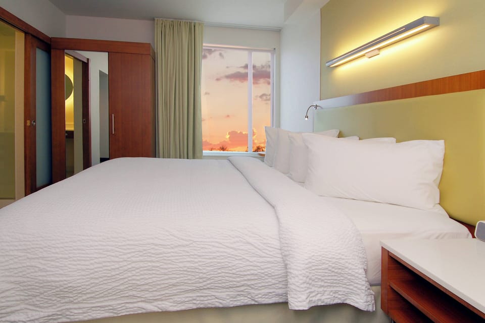 Desk, iron/ironing board, WiFi (free), bed sheets