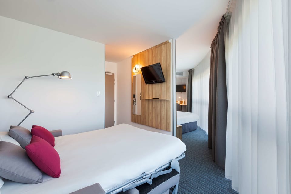 Standard Room, 1 Double Bed with Sofa bed | Desk, blackout drapes, soundproofing, iron/ironing board