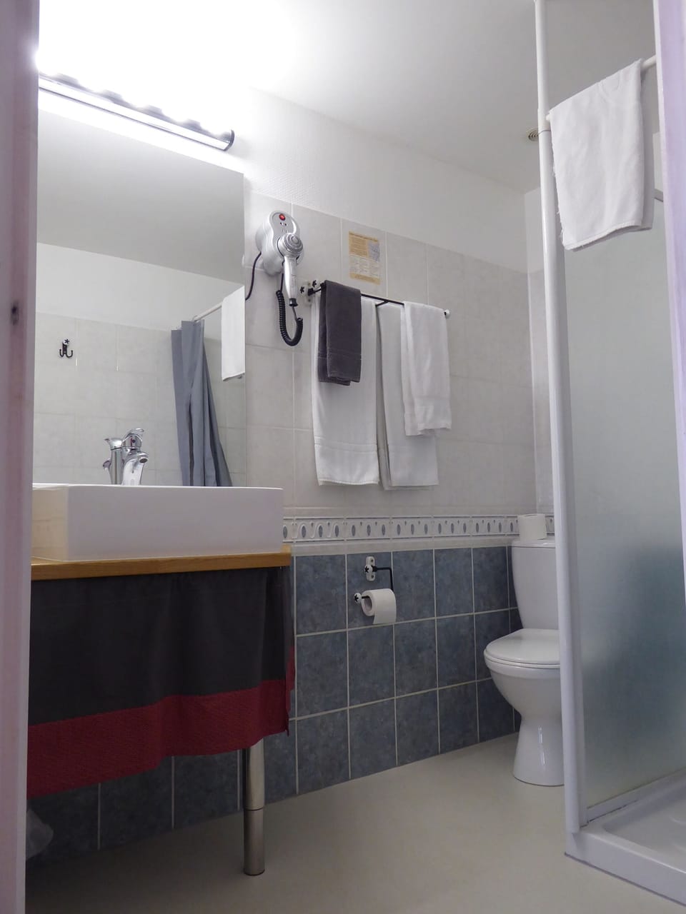 Standard Quadruple Room (Ch 10) | Bathroom