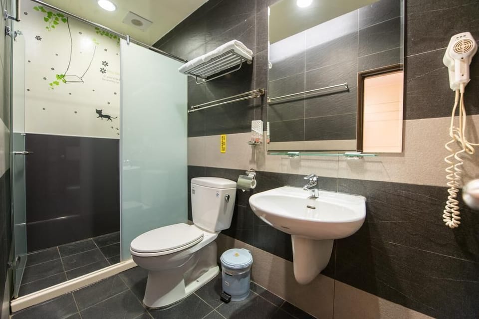 Standard Double Room | Bathroom | Shower, free toiletries, hair dryer, slippers