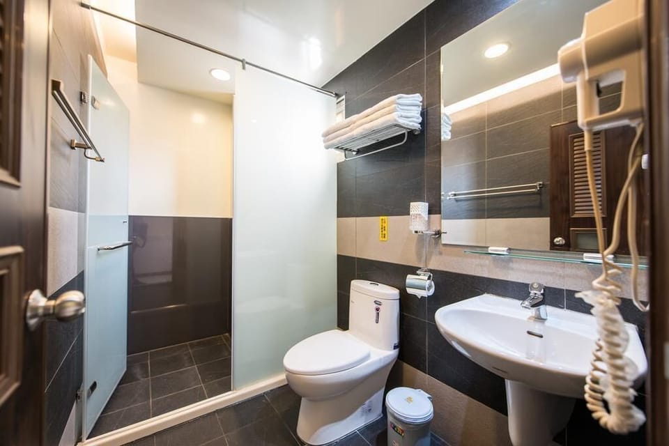 Family Room (6PAX) | Bathroom | Shower, free toiletries, hair dryer, slippers