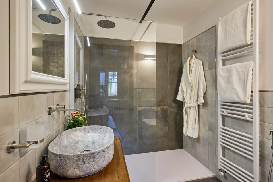 Junior Double Room, 1 Bedroom (Nebbiolo) | Bathroom | Free toiletries, hair dryer, bathrobes, slippers