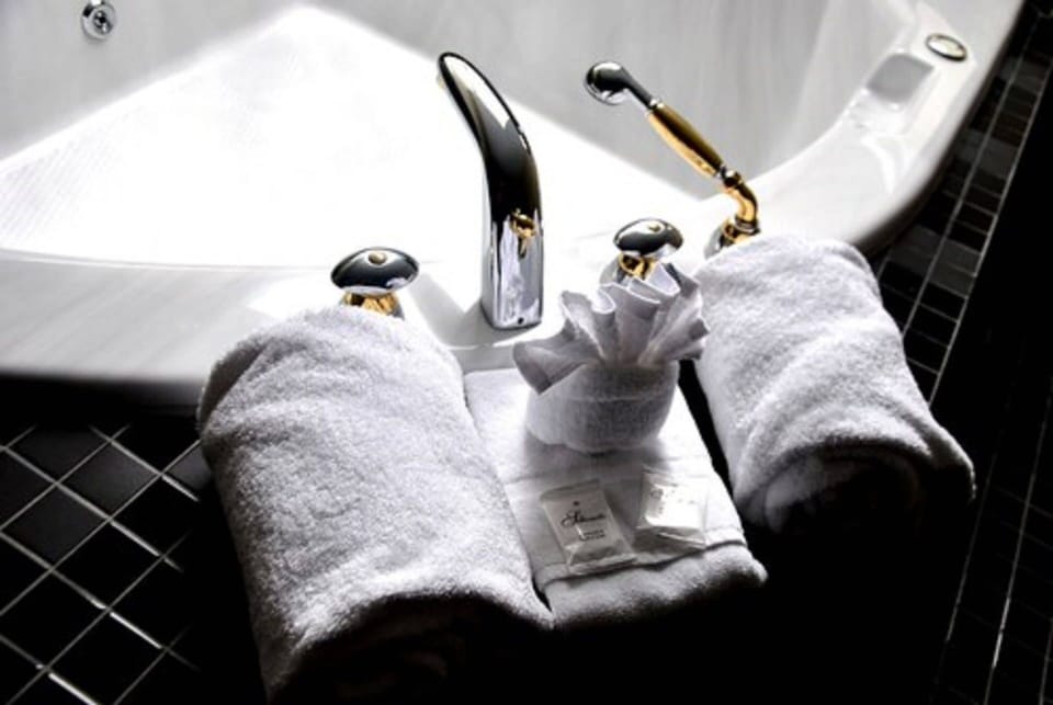 Presidential Room, 1 King Bed, Jetted Tub | Jetted tub