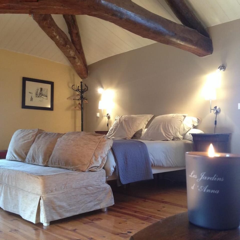 Family Room (Cépages) | Individually decorated, individually furnished, desk, free WiFi